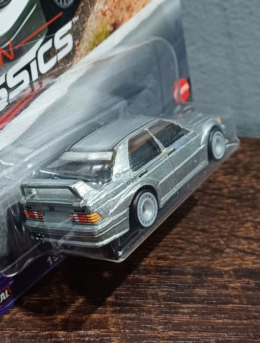 Hot Wheels Premium Mercedes-Benz 190 E Evolution