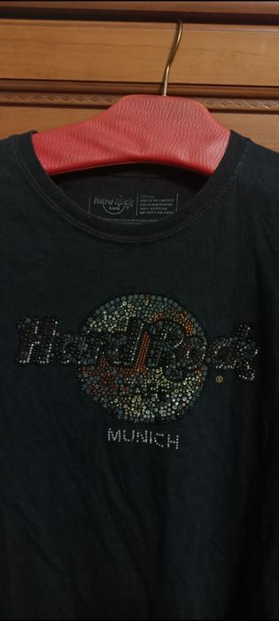 Футболка Hard Rock cafe.