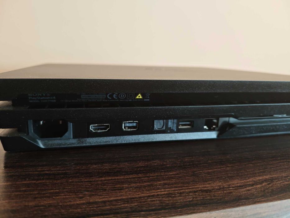 PlayStation 4 Pro 1TB (Rewizja CUH-7116B) + Oryginalny Karton + Pad