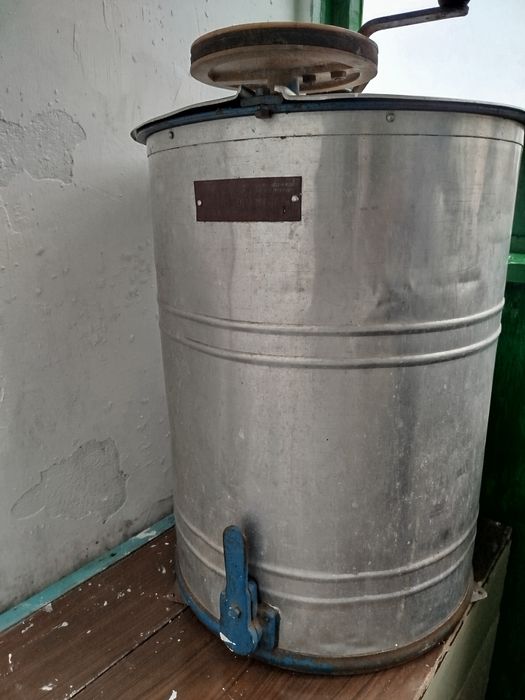 Медогонка б/у у гарному стані