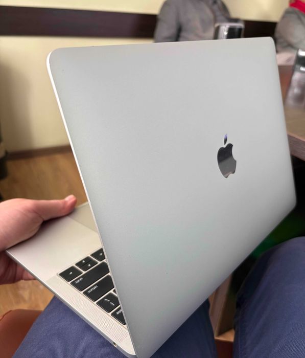 MacBook Pro (13-inch, 2016, 2 GHz Dual-Core i5 8 GB)