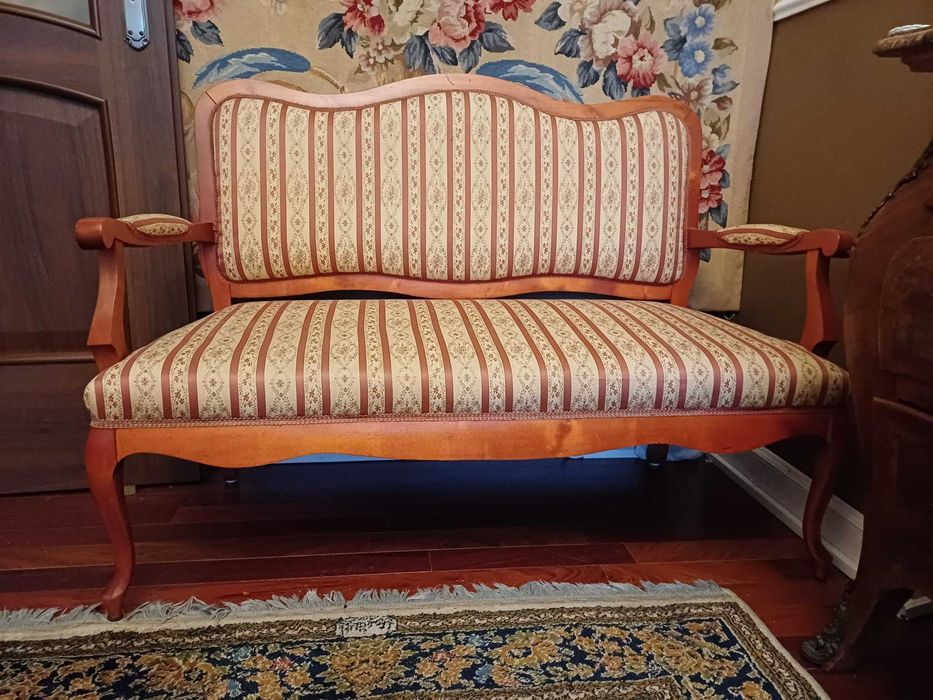 Sofa w stylu ludwikowskim