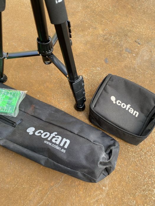 Nivel a laser Cofan novo com tripé tal como nas imagens