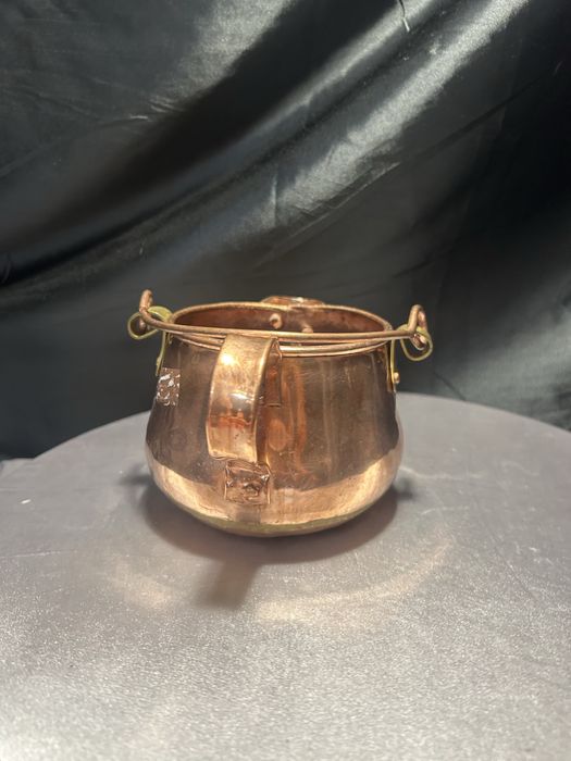 Miedziany dzwonek dekoracyjny z dzióbkiem i uchwytami styl rustykalny