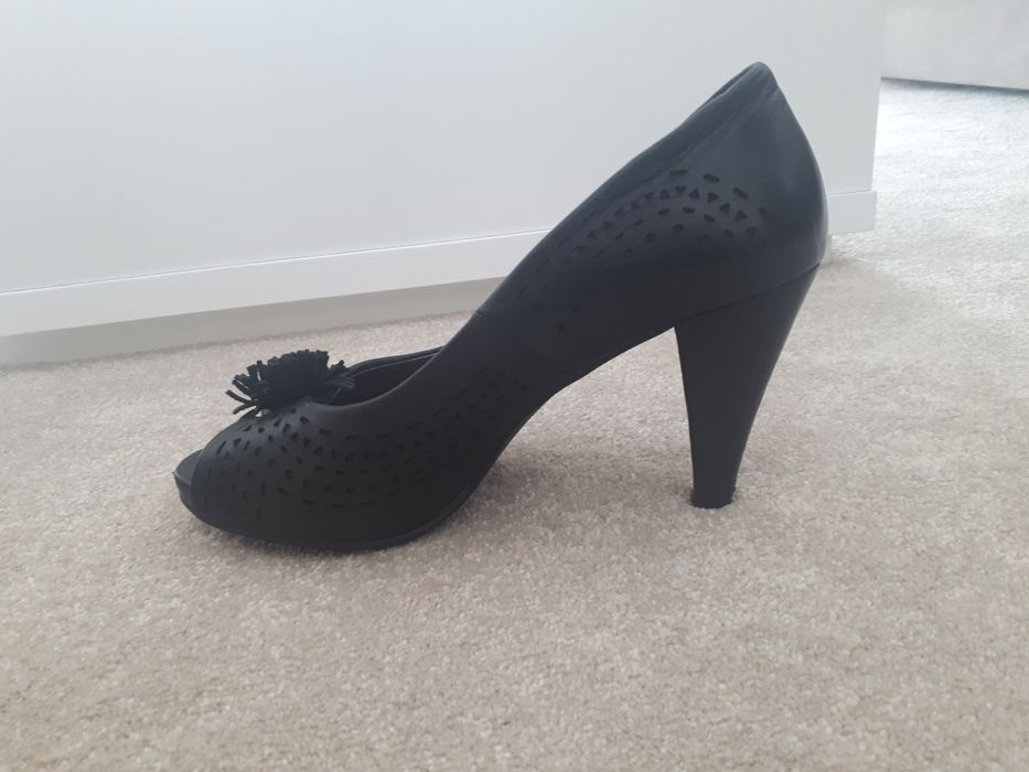 Sapato de salto alto pele preto