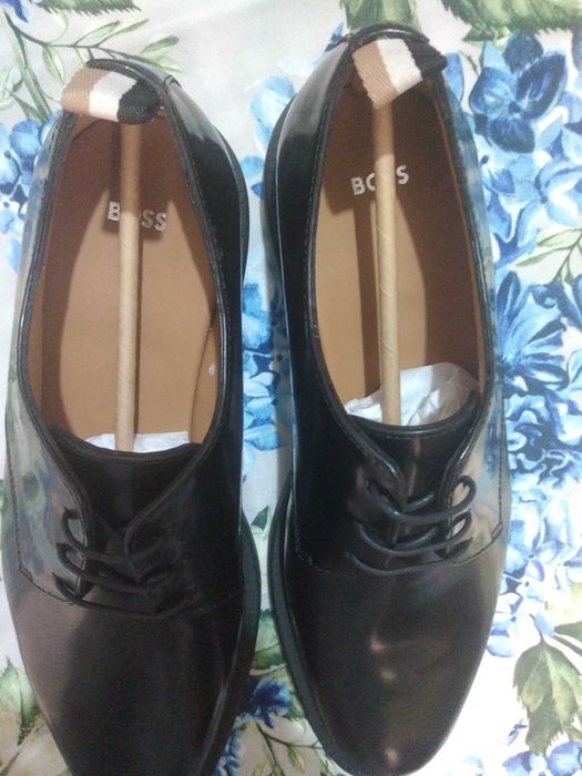 Sapatos novos da Boss n. 41 pretos