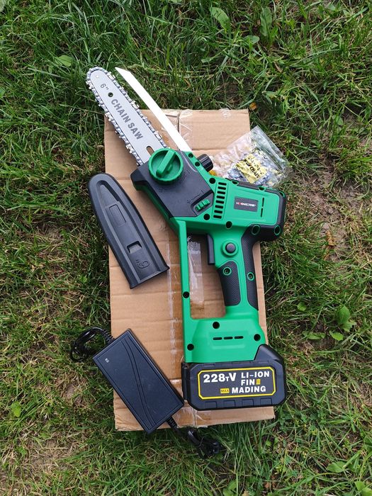 Акумуляторна безщіткова міні-пила HENGJhengpeng 6" 21V (980W) та 2 АКБ