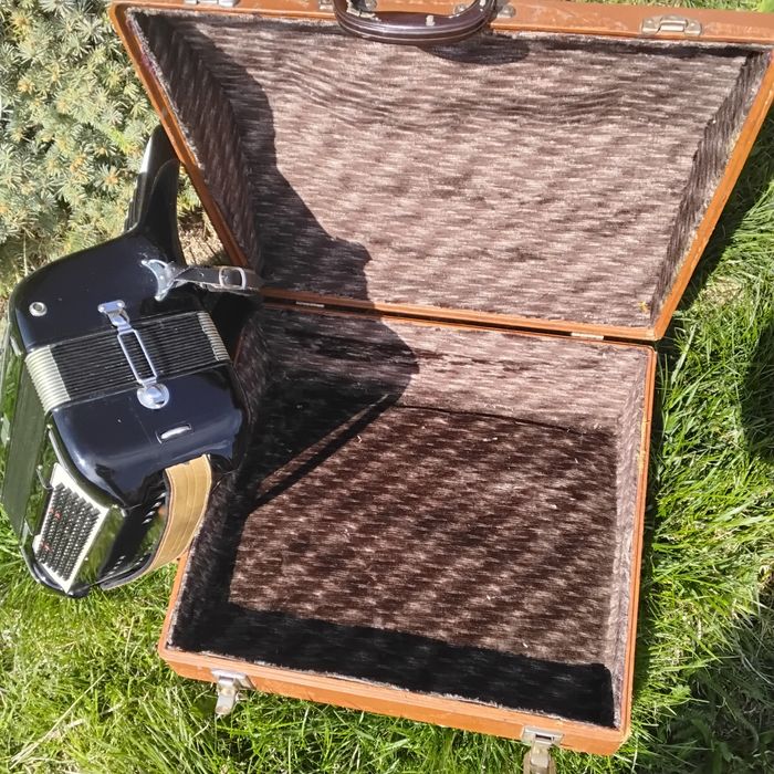 Akordeon  orginal z Wloch 120 b