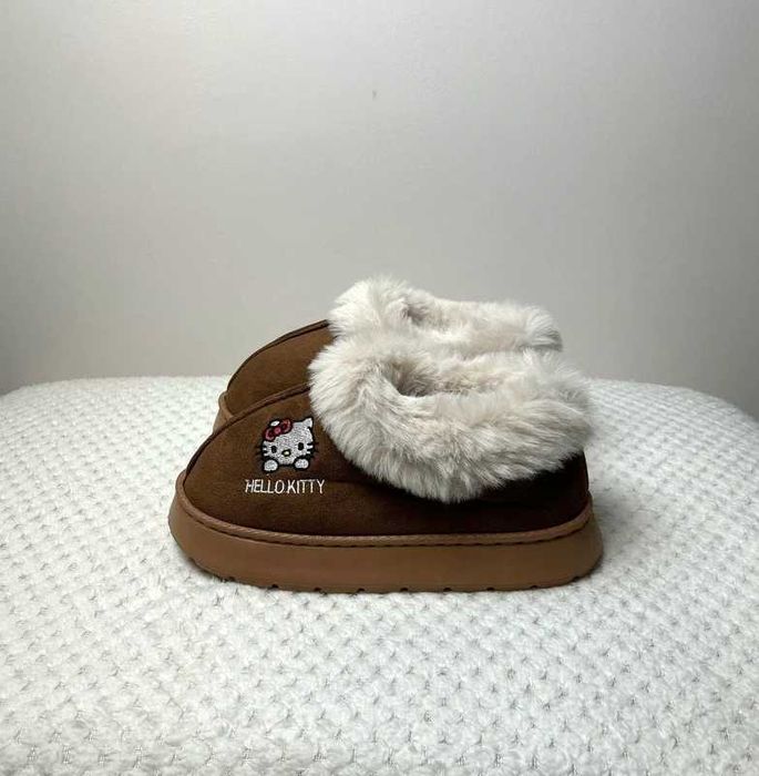 Puszyste brązowe kapcie Hello Kitty rozmiar 38–39