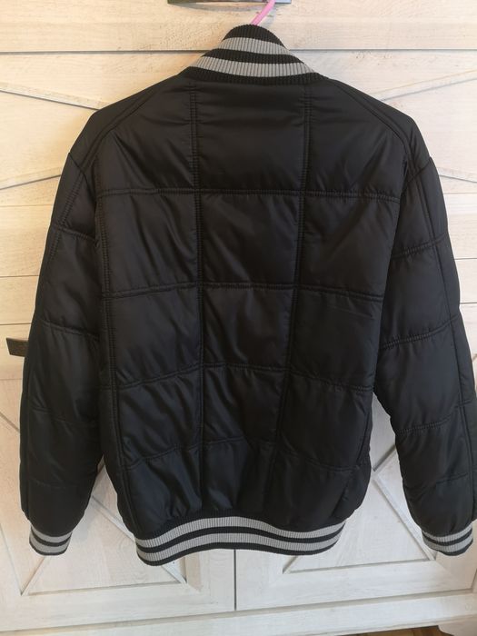 Czarna kurtka bomberka Cropp – Rozmiar L – Stan bdb