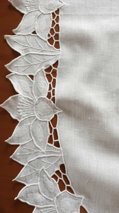 Napron em linho bordado