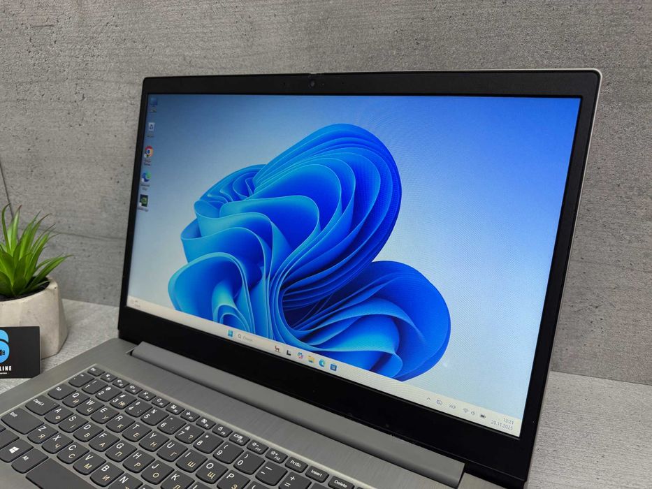 Стильний ноутбук Lenovo IdeaPad 3 17IML05/i5-10210u/512gb ssd/17.3"