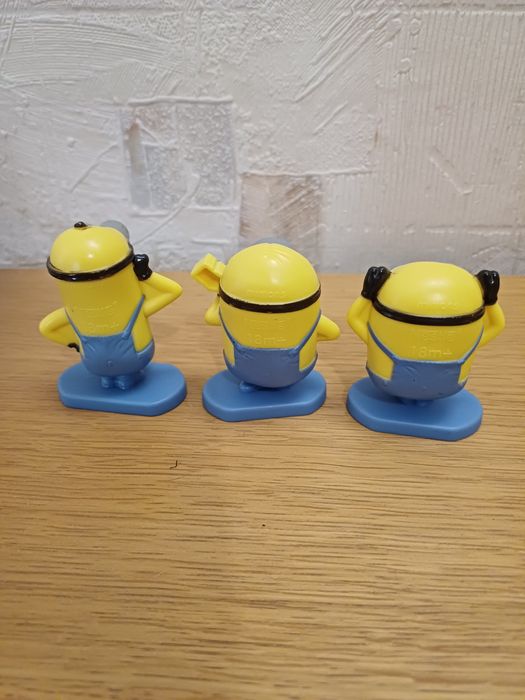 Фигурки миньонов Nestle плюс наклейка