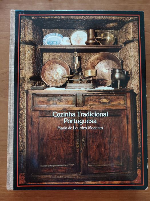 Livro "Cozinha tradicional portuguesa" de Maria de Lourdes Modesto
Em