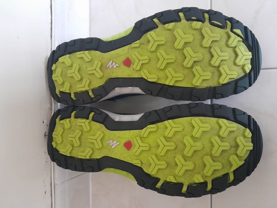 Tênis Quechua para caminhadas na Natureza