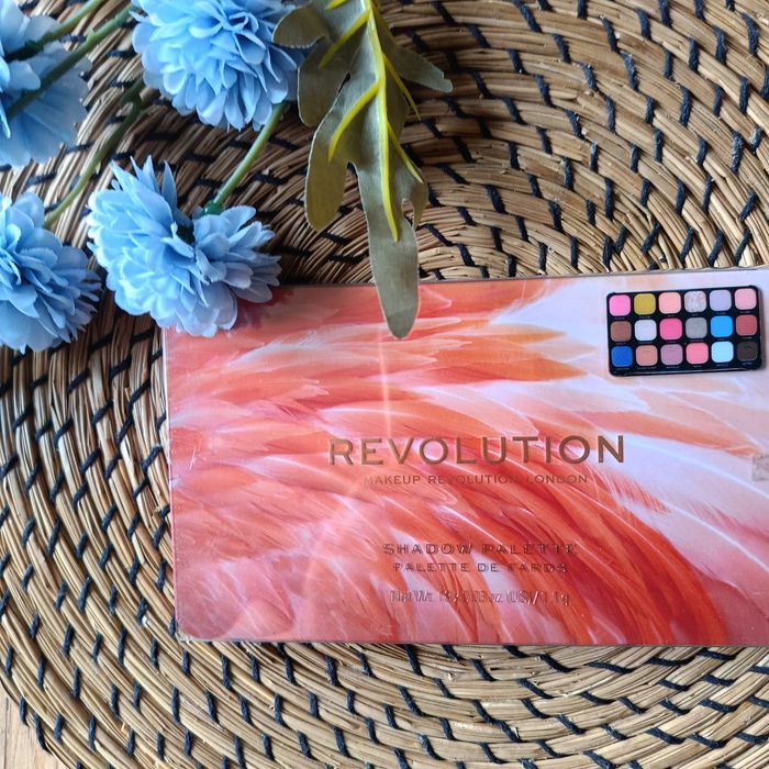 Revolution Forever Flawless Flamboyance paleta cieni do powiek