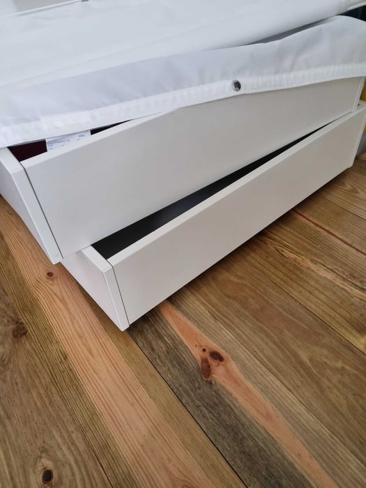 Cama em pinho com 4 gavetas