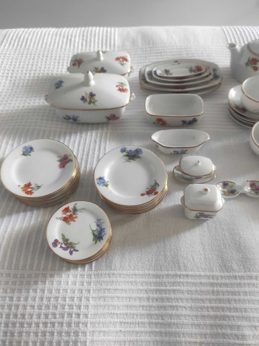 Serviço de jantar e de chá miniatura Vista Alegre Coleccionador