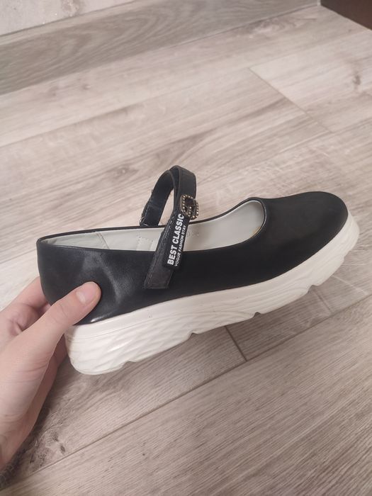 Туфлі на дівчинку в гарному стані