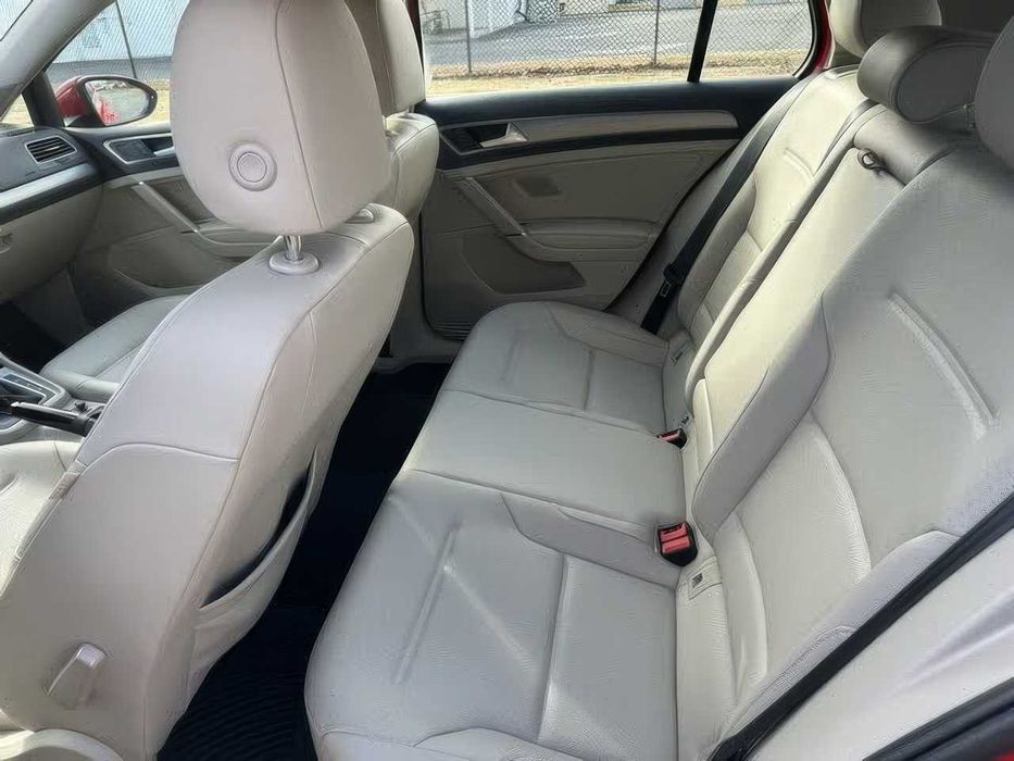 Volkswagen Golf      2017