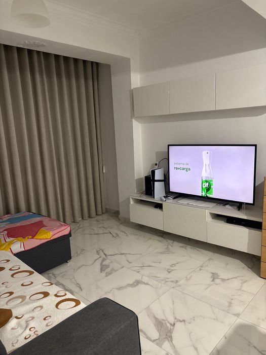 Quarto com Varanda — Reboleira, 5 min a pé da Estação