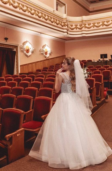 Продам весільну сукню