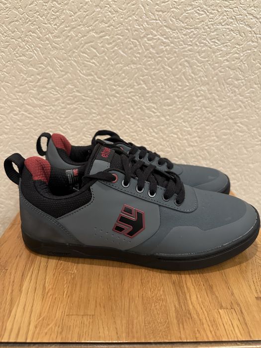 Кросівки - 41 розмір