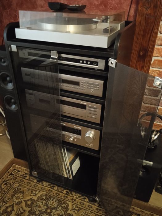 Стойка под аудиотехнику