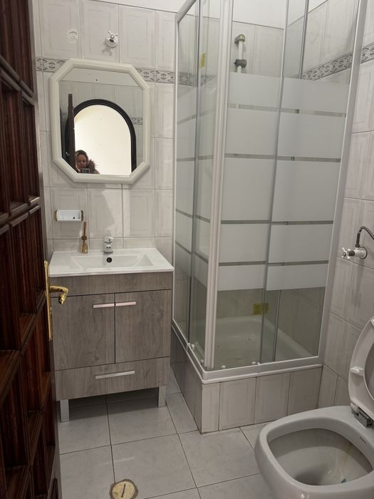 Arrenda se V5 com quintal