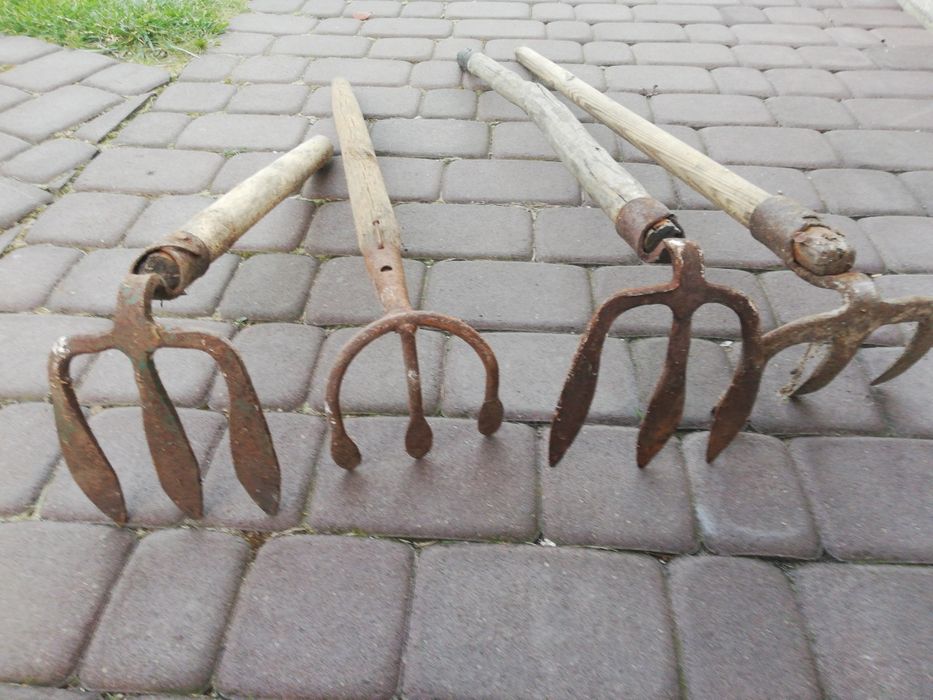 Stare haki do kopania ziemniaków