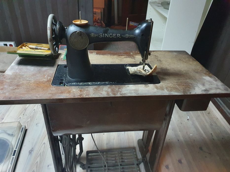 Maszyna do szycia Singer.
