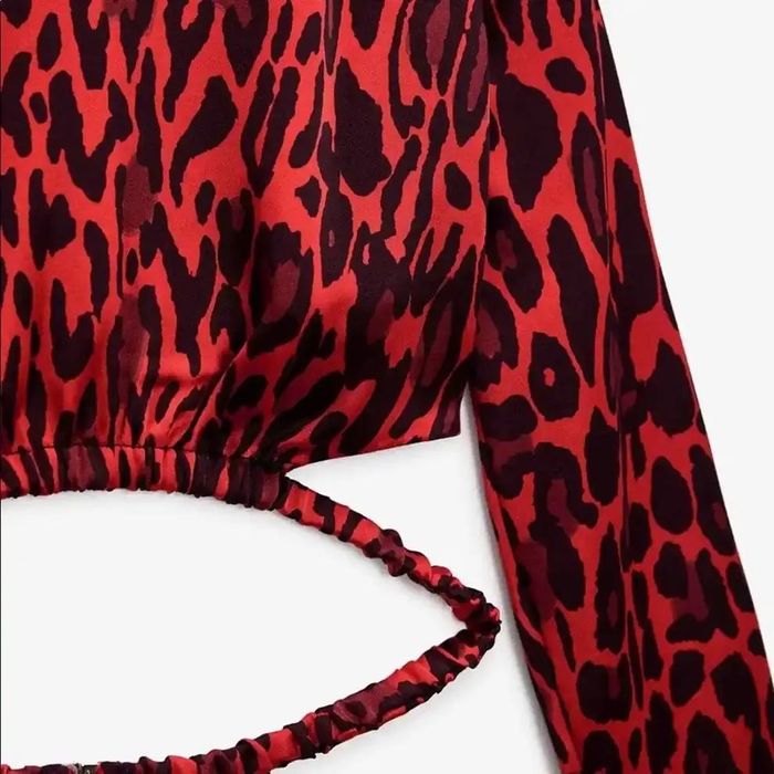 Стильний укорочений топ з леопардовим принтом