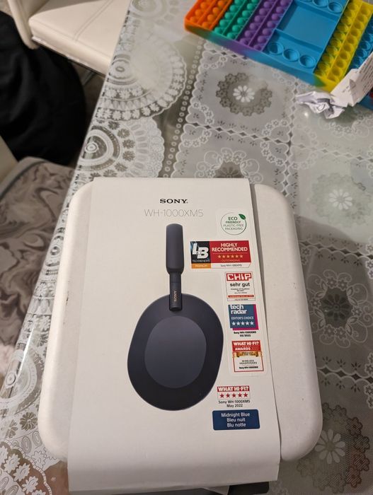 Sony WH-1000XM5.