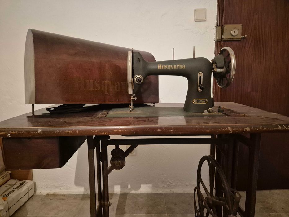 Máquina Costura Husqvarna (antiga)