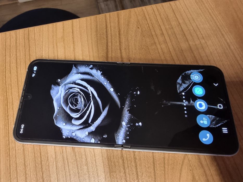 Samsung Galaxy Z Flip 6 Idealny