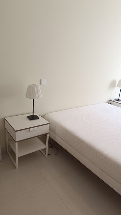 2 Estrados 80x 200 + Colchão 160x200 + Mesinhas