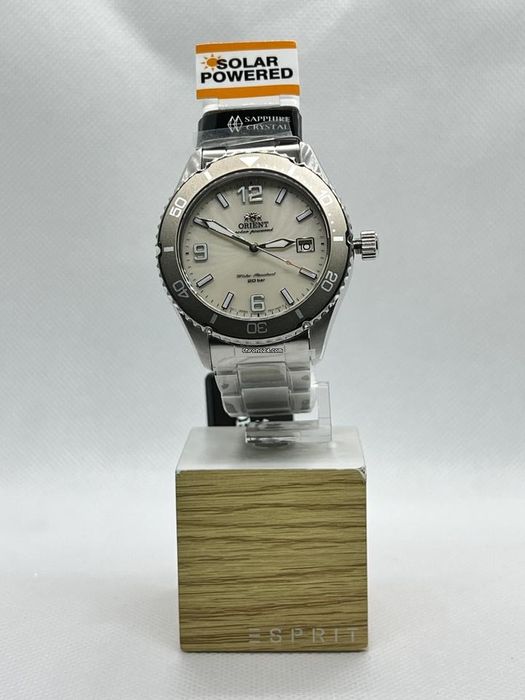 Orient Kamasu SOLAR RA-WJ0003S (39.9 mm) 200 m. WR, safira