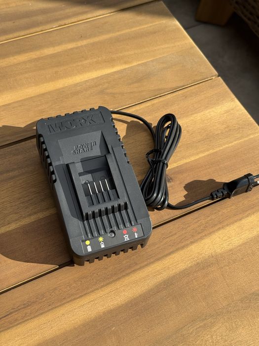 Ładowarka WORX WA3880