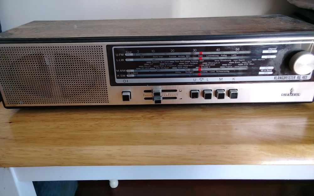 Radio antigo Siemens  excelente estado de conservação a funcionar.