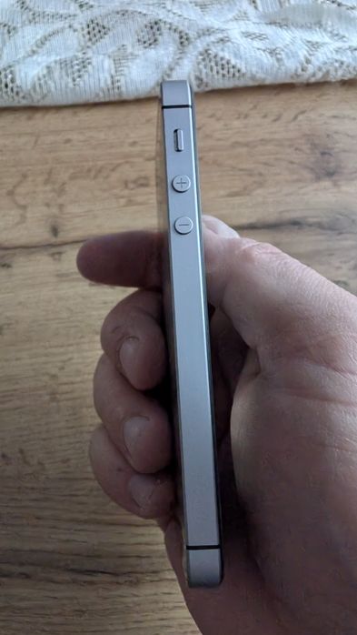 Bateria 100% Iphone se  Stan kolekcjonerski.