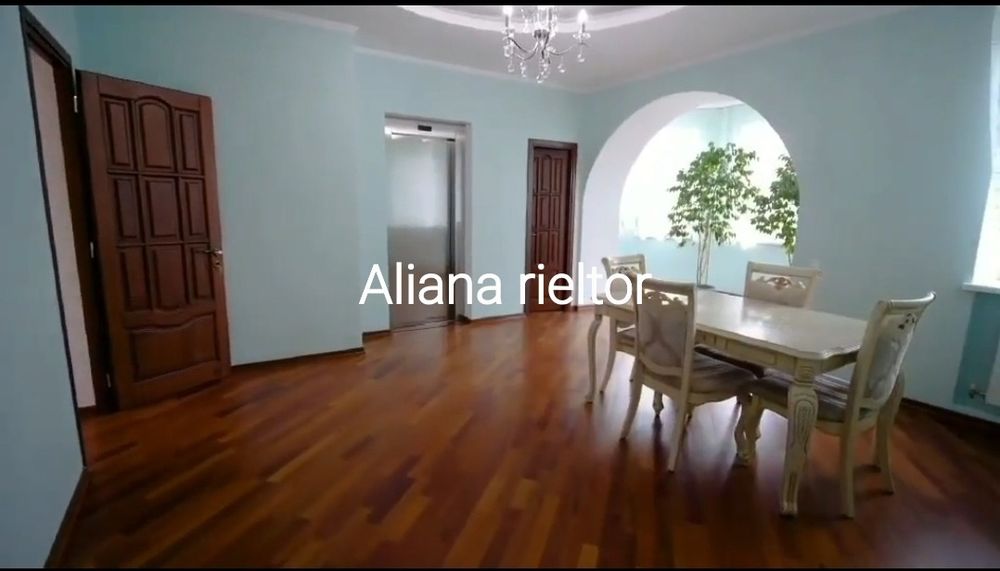 Будинок 350 м² біля моря • Генератор • Басейн • Великий підвал з сауно