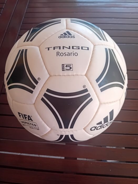 Bola adidas oficial FIFA Inspected, Tango Rosario,nova a estrear.