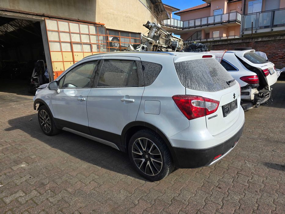 Suzuki SX4 cross  1.6d  Posiadam inne auta  z  włoch całe i uszkodzone