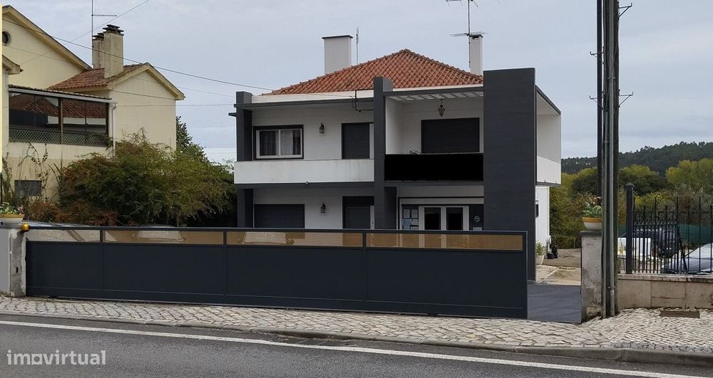 Fantástica Moradia T7 No Centro Da Cidade De Ourem