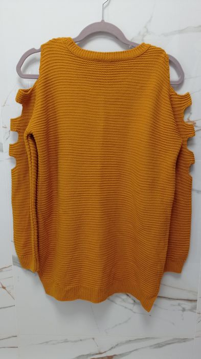 Sweter akrylowy z wyciętymi rękawami Primark r S
