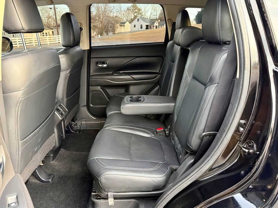 Mitsubishi Outlander SEL      2020