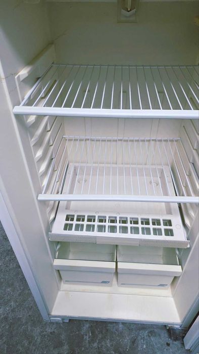 Рабочий надёжный холодильник, 1- камерный. для дачи.