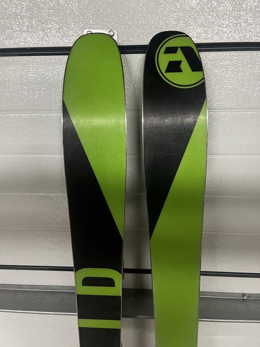 Narty zjazdowe freeride