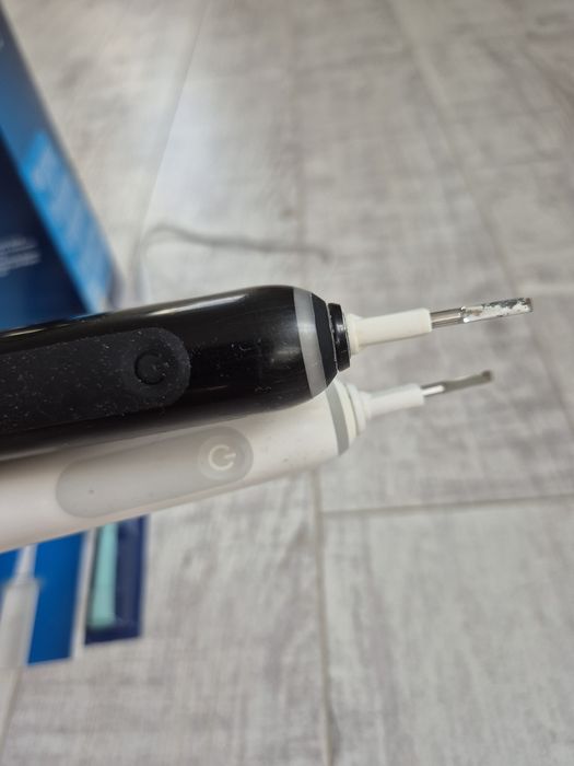 Oral B Pro biała i czarna 3900 N dwupak