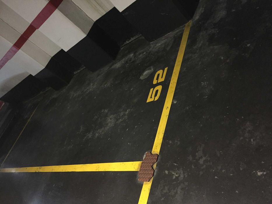 Lugar de garagem na Av 5 de Outubro